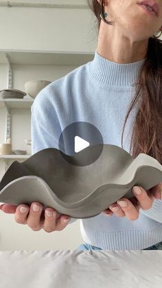 Ceramic Projects For Beginners, Pottery Bowls Ideas, Ceramics Art Ideas, Keramiikka Ideas, Ceramica Gres Ideas, Hand Pottery Ideas, Pottery Bowl Ideas, Ceramic Bowl Ideas, Birthday Pottery