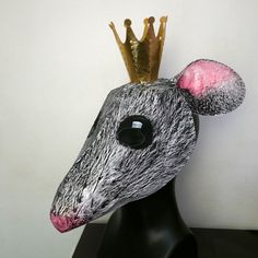 an animal head with a crown on top of it