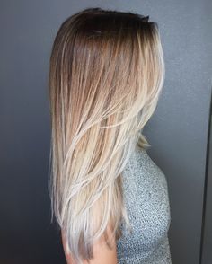 Blonde Balayage IG:savannahpluim Balayage Hair Blonde Straight, Brown To Blonde Ombre Hair, Hair Curtain, Balayage Straight, Balayage Straight Hair, Hair Blond, Framing Layers, Ombre Hair Blonde, Straight Blonde Hair