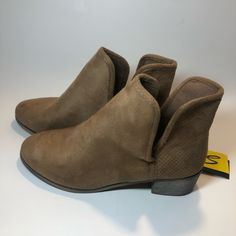 Seven7 Soho Ankle Boot Women’s Size 9 New In Original Box Will Double Box Order For Protection Womens Duck Boots, Brown Chelsea Boots, Ankle Rain Boots, Buckle Ankle Boots, Black Suede Booties, Leather Block Heels, Womens Ankle Boots, Womens Boots Ankle, Suede Booties