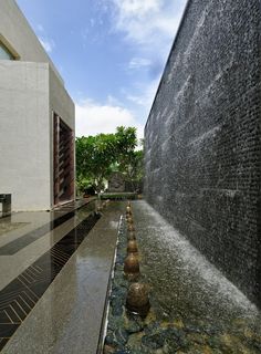 the water is running down the side of the building