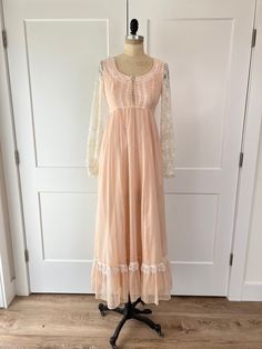 "Vintage 1970s Gunne Sax baby pink cotton, corseted babydoll maxi dress with lace trim bust & goooorgeous lace sleeves.  In excellent vintage condition Detailed measurements: B: 35\" W: 28\" L: 57\"" Vintage Empire Waist Dress With Lace Trim, Vintage Dress With Lace Trim And Empire Waist, Vintage Lace Dress With Empire Waist, Dress With Lace Trim, Gunne Sax, Sleeve Maxi Dress, Dress With Lace, Maxi Dress With Sleeves, Costume Dress