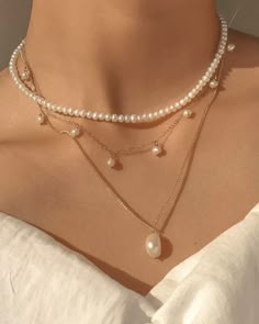 #pearls Dainty Pearl Charm Choker, Classy Necklace, Preppy Jewelry, Pretty Jewelry Necklaces, Jewelry Accessories Ideas, Classy Jewelry, Fancy Jewellery, Jewelry Lookbook, Fancy Jewelry