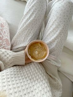 Anna Lamos, Cozy Coquette, Couch Cozy, Selfcare Aesthetic, Aesthetic Wellness, College Lifestyle, Fashion Style Outfits, Uplifting Gifts, Snow Princess