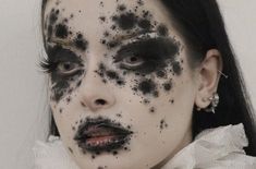 Crazy Goth Makeup, Mouth Stitched Shut, High Fashion Makeup Looks, Nightmare Makeup, Gore Makeup, Halloween Makeup Ideas, Horror Makeup, Alternative Makeup