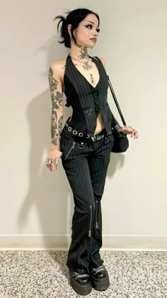 Classy Alt Outfits, Gothic Club Outfit, Leather Top Outfit Ideas, Ptv Concert Outfit, Fall Alternative Outfits, Metal Outfits Women, Winter First Date Outfit, Winter Date Outfit Ideas, Winter Date Outfit