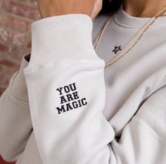 Idee Cricut, Amazing Person, Slogan Sweatshirt, Shirt Design Inspiration, Cooler Look, Rock On, Embroidered Sweatshirt, Personalized Embroidered, Embroidered Sweatshirts