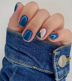 Gel Nails Business Casual, Summer Nails Two Colors, Gel Dip Nails Designs, Trendy Minimalist Nails Short, Short Dip Nails Designs, Spring Dipped Nail Colors, Trendy Gel Nail Designs, Gel Nail Designs For Winter, Short Work Nails