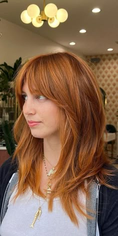 Long Copper Shag Hair, Fall Hair Colors Copper Blonde, Autumn Copper Hair, Hair Color Ideas Ginger, Copper Shag Hair, Ginger Shag, Ginger To Blonde, Medium Copper Hair, Shag With Fringe