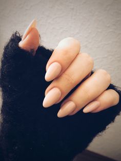 Almond nails nude Short Almond Shaped Nails, Almond Shaped Nails Designs, Unghie Nail Art, Nails Nude, Short Almond, Almond Shape Nails, Almond Nails Designs, Almond Acrylic Nails, Nails Polish