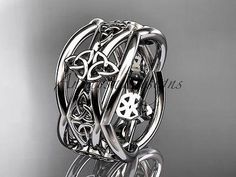 an intricately designed ring is shown in this 3d image, with the design on it's side