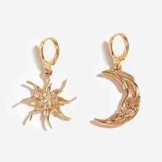 Add a bit of celestial sparkle to your ensemble with these Sun & Moon Magic Earrings! These mismatched earrings feature a crescent moon and a radiant sun, bringing a unique look to any outfit ✨ Sun Moon Earrings, Magic Earrings, Magical Earrings, Sun And Moon Earrings, Magical Design, Asymmetric Earrings, Hollow Earrings, Artsy Outfit, Black Earrings Dangle