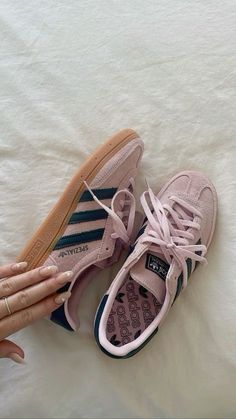 Cute Addidas, Adidas Shoes Aesthetic, Adidas Sambas, Trendy Shoes Sneakers, Dr Shoes, Shoe Wishlist, Adidas Shoes Women, Girly Shoes, Shoe Inspo