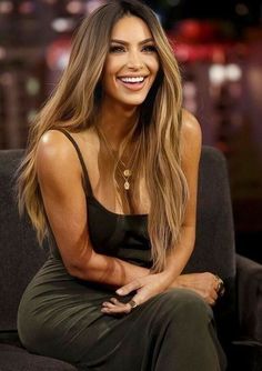 Kardashian Hair, Honey Blonde Hair, Brown Hair Balayage, Brown Blonde Hair, Hair Inspiration Color, Hair Inspo Color, Brunette Hair, Great Hair, Gorgeous Hair