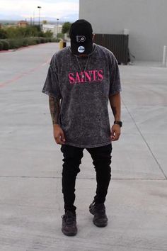 Saints Short Sleeve Tee - Black/Pink                              – Fashion Nova Graphic Tee Outfit Men, Looks Hip Hop, Black Outfit Men, Pink Crew Neck, Drip Outfit Men, Black Men Street Fashion, Men Street Fashion