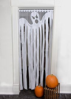 Ghost Streamer Panel Fall/Thanksgiving/Halloween Decor Heritage Lace Halloweenpyssel Barn, Porta Halloween, Veselý Halloween, Läskig Halloween, Simple Halloween Decor, Halloween Curtains, Dekorasi Halloween, Table Halloween, Halloween Fest