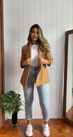 Outfits Con Jeans, Casual Chic Outfits, Mode Zara, Elegante Casual, Mode Casual, Classy Work Outfits