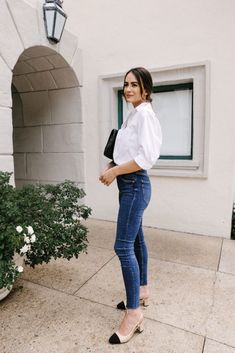 Zara Basics: white button down and denim outfit, chanel slingback - Laura's Edit Chanel Slingback Outfit Summer, Basic Denim Outfit, Sling Back Pumps Outfit, Denim And White Outfits Classy, Elegant Basic Outfit, Basic Elegant Outfits, Sling Back Outfit, Zara Basic Outfit, Chanel Pumps Outfits