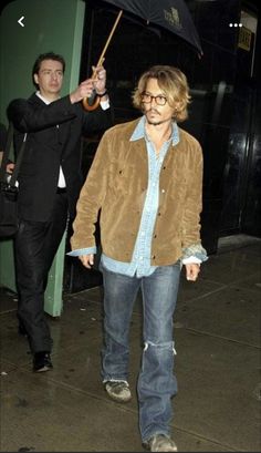 Johnny Depp Fashion, 90s Vintage Outfits, Dad Outfits, 1990 Style, Johnny Depp Style, Estilo Hipster, Young Johnny Depp, Dad Fashion