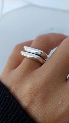 Silver Square Ring, Stacking Ring, Geometric Ring, Statement Ring, Set of Two Ring, Asymmetrical Ring, Silver Modern Ring, 18K Gold Plated. A modern set of rings, has an asymmetrical shape and you wear in different ways, they are minimalist and very playful, handmade 100% made from solid silver and 18k gold plated. Enjoy them. ✔~ 100% Handmade  ~ ✔~ 100% SOLID Sterling Silver ~ ✔~ 18k Gold plated ✔~  Thickness 2.4 MM ~  one ring ✔~ Width 4.5.0 MM one ring ✔~ Weight 15.0 grams of two rings "in me Square Silver Rings, Mother’s Ring, Silver Ring Stack, Handmade Silver Rings, Rings With Stones, Asymmetrical Ring, Ring Geometric, Modern Silver Jewelry, Chunky Silver Rings