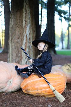 Free Witch Hat Pattern + DIY Witch Costume - Sew Much Ado Photography Mini Sessions, Mini Sessions