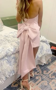 Pink Bow Dress Aesthetic, Pink Bow Hoco Dress, Hoco Dress With Big Bow, Homecoming Dresses Aesthetic, 18th Birthday Dress Ideas, Dress 18th Birthday, 18th Birthday Dress, Birthday Dress Ideas, Quiet House