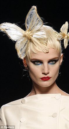 Catwalk Hair, Catwalk Makeup, Butterfly Hairstyle, Ugly Hair, Sanggul Modern, Competition Hair, Avant Garde Hair, Madame Butterfly, Editorial Hair