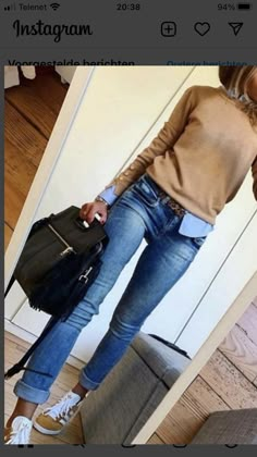 Vacation Airplane, Wardrobe Essentials For Women, Looks Jeans, Winter Wardrobe Essentials, Airplane Essentials, Baby Travel, Essentials List, Outfit Jeans