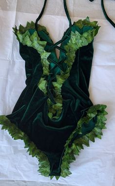 Halloween Costumes Redhead, Poison Ivy Halloween Costume, Poison Ivy Costume, Ivy Cosplay, Ivy Costume, Poison Ivy Cosplay, Costume Green, Poison Ivy Costumes, Hot Halloween Outfits