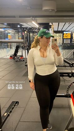 Gym aesthetic, morning gym, midsize gym girl Fitness Aesthetic Midsize, Gym Outfit Ideas Mid Size, Midsize Workout Aesthetic, Cute Gym Fits Midsize, Gym Midsize, Mid Size Gym Girl