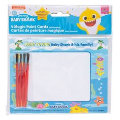 the baby shark card and pen set is in its package, with two markers on each side