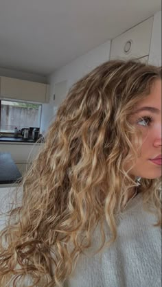 Blonde Hair Dark Roots Curly Natural Curls, Blond Natural Curly Hair, Blonde Curly Hair With Highlights, Lightly Highlighted Hair, Died Blonde Curly Hair, Fall Blonde Hair Curly, Blonde Ringlets, Curly Blonde Hair Balayage, Wavy Hair Blonde Balayage