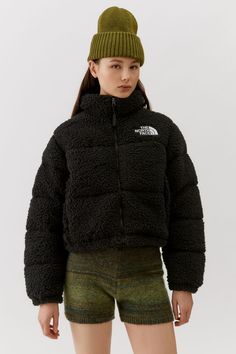 North Face Fur Jacket, Wishlist 2022, 90s 2000s Fashion, Nuptse Jacket, North Face Puffer Jacket, Puffer Jacket Women, Black Puffer