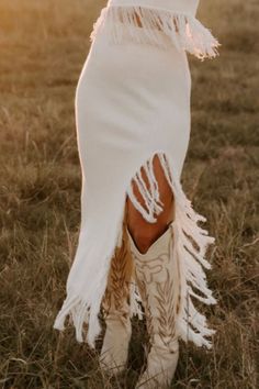 The Golden Hour Skirt Southern Western Outfits, Gold Western Outfit, Western Long Skirt Outfit, Sophisticated Boho Fashion, Casual Country Outfits Women, Wedding Shower Outfits, Edgy Christmas Outfit, Tan Outfits For Women, Skirts With Cowboy Boots