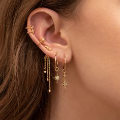 The stars shower around you when you have these earrings on! 18k gold plated, 18k rose gold plated, or rhodium plated over brass Cubic zirconia stones Sterling silver posts and butterfly backings Ušný Piercing, Cool Ear Piercings, Pretty Ear Piercings, Cute Ear Piercings, Meteor Shower, Dope Jewelry, Earring Post, Girly Jewelry, Dream Jewelry