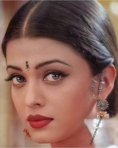 Indian Eyes, Bollywood Hairstyles, Asian Eye Makeup, Pretty Faces, Indian Aesthetic, Beautiful Lips, Desi Beauty