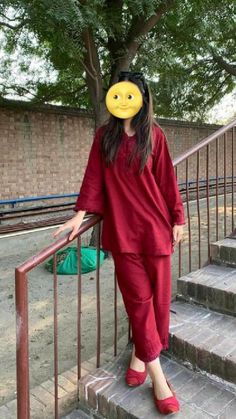 Eid Snaps, Pooja Thakur, Trending Summer Nails, Red Kurti, Simple Dress Casual, Simple Frocks, Trendy Shirt Designs, Pakistani Fashion Casual, Wedding Mehndi