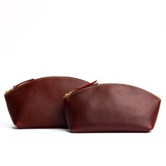 Cognac | Spacious leather makeup bag with curved seams and top zipper Travel Makeup Kit, Inside My Bag, Almost Perfect, Saddle Leather, Travel Makeup, One Bag, Pebbled Leather, Cognac, Natural Leather