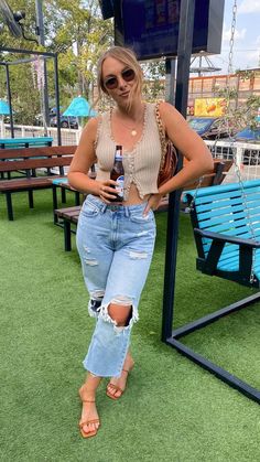 23 Year Old Outfits Summer, Dallas Texas Outfits Summer, Casual Vegas Outfits Spring, Summer Day Drinking Outfit, Wine Festival Outfit Summer, Casual Brewery Outfit, Summer Girls Night Out Outfit, Casual Winery Outfit Spring, Spring Bbq Outfit Casual