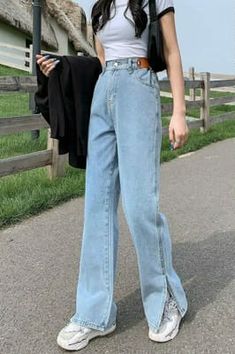 Straight Leg Jeans Outfits, Wide Leg Jeans Outfit, Jeans Summer, Jeans Outfit Casual, Casual Day Outfits, Korean Girl Fashion, Straight Trousers