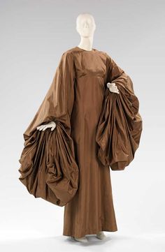 Madame Alix Grès (French, 1903–1993). Evening Dress, 1969. Madame Gres, Fashion 1960s, 20th Century Fashion, Retro Mode, Costume Collection, Vintage Gowns, Vintage Couture, 1960s Fashion, 60s Fashion