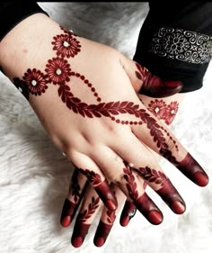 20+ Mehndi/Henna Designs For 2022 | Glossnglitters.com Finger Mehndi Style, Designs Mehndi, Tato Henna, Henna Tattoo Designs Hand, Simple Henna Tattoo, Mehndi Designs For Kids, Very Simple Mehndi Designs, Simple Mehndi Designs Fingers, Henna Tattoo Designs Simple