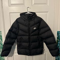 Brand New Puffer Jacket Northface Puffer Coat, Nike Coats, Nike Puffer Jacket, Nike Clothes Mens, Nike Collection, Nike Puffer, Puffer Jacket Men, Windrunner Jacket, Nike Swoosh Logo