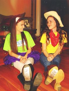 30 Clever Best Friend Halloween Costumes To Wear To Your Next Halloween Party Bestie Costumes, Friend Halloween Costumes, Best Friend Halloween, Halloween Costumes Pictures, Best Friend Costumes, Friend Costumes, Best Friend Halloween Costumes