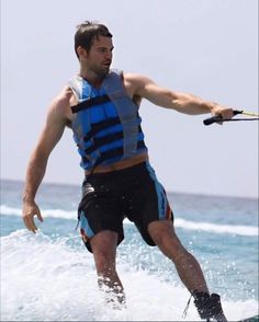 a man is water skiing in the ocean