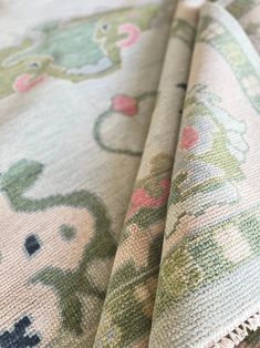 a close up view of a flowered rug with fringes on the bottom and sides