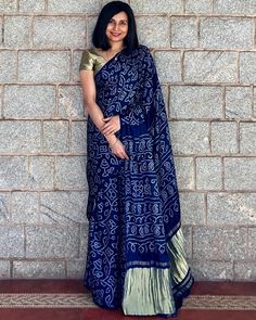 Official Saree, Gaji Silk Bandhani Saree, Saree Hairstyles, Saree Kuchu Designs, Navratri Dress, Indian Sari Dress, Patola Sarees, Bandhani Dress