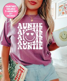 Retro Auntie Shirt, Auntie Shirt, Aunt Shirt Auntie Tee Shirts, Vinyl Shirt Designs Graphic Tees, Auntie Tshirt Ideas, Relaxed Fit Purple Shirt With Graphic Print, Casual Purple Screen Print Shirt, Relaxed Fit Purple Shirt With Letter Print, Purple Relaxed Fit Graphic Tee, Purple Funny Print T-shirt For Summer, Casual Pink Shirt With Funny Text