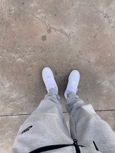 Guy In Tech Fleece, Nike Tech Fleece Boy, Tech Fleece Drip, Tech Fleece Boys, Matching Shoes For Couples, Shoes For Couples, Old Nikes, Nike Shoes Boys, Photo Nike