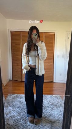 Valentines Comfy Outfit, Outfit Ideas With Grey Leggings, Summer Outfits Not Revealing, Meet The Parents Outfit Casual, Coffee Shop Work Outfit, Dark Jean Outfit, Fits With Uggs, Thrifting Outfits Ideas, Chicago Outfit Ideas